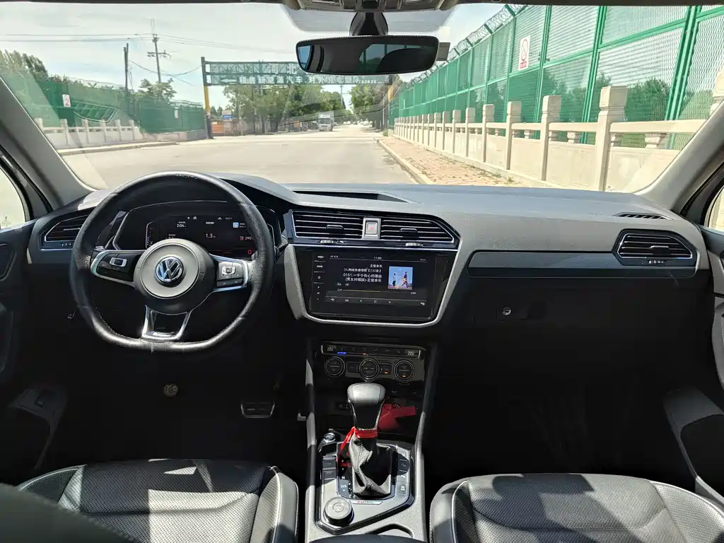 Volkswagen Tiguan L 2019 — фото 11