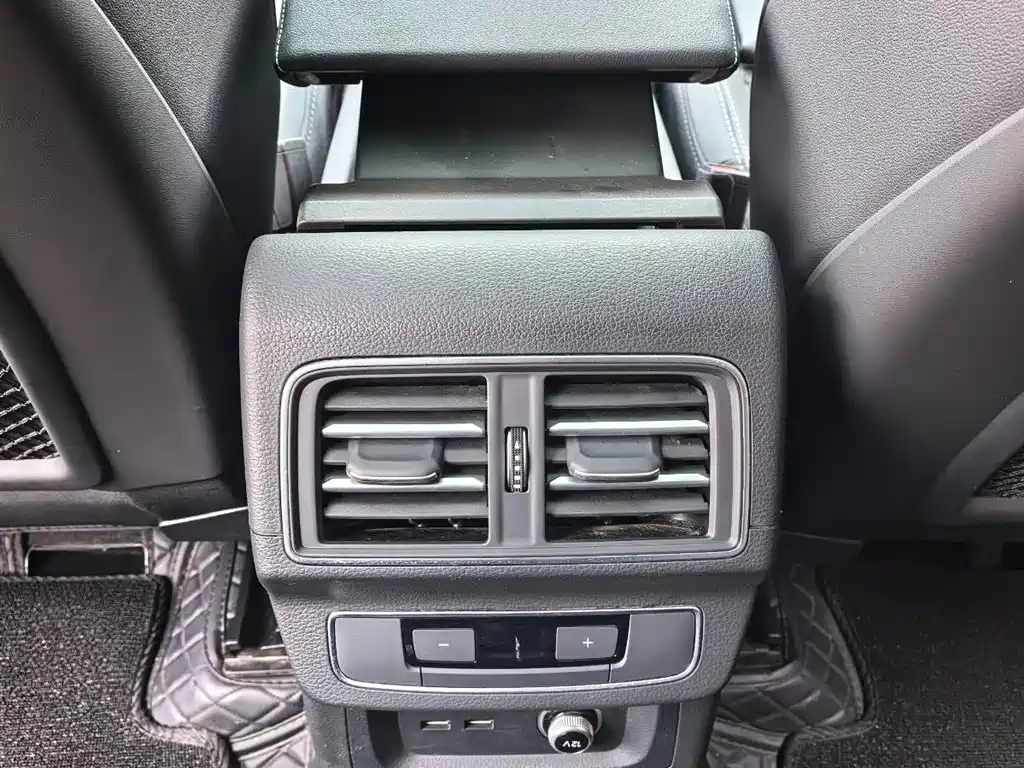Audi Q5L 2023 — фото 11