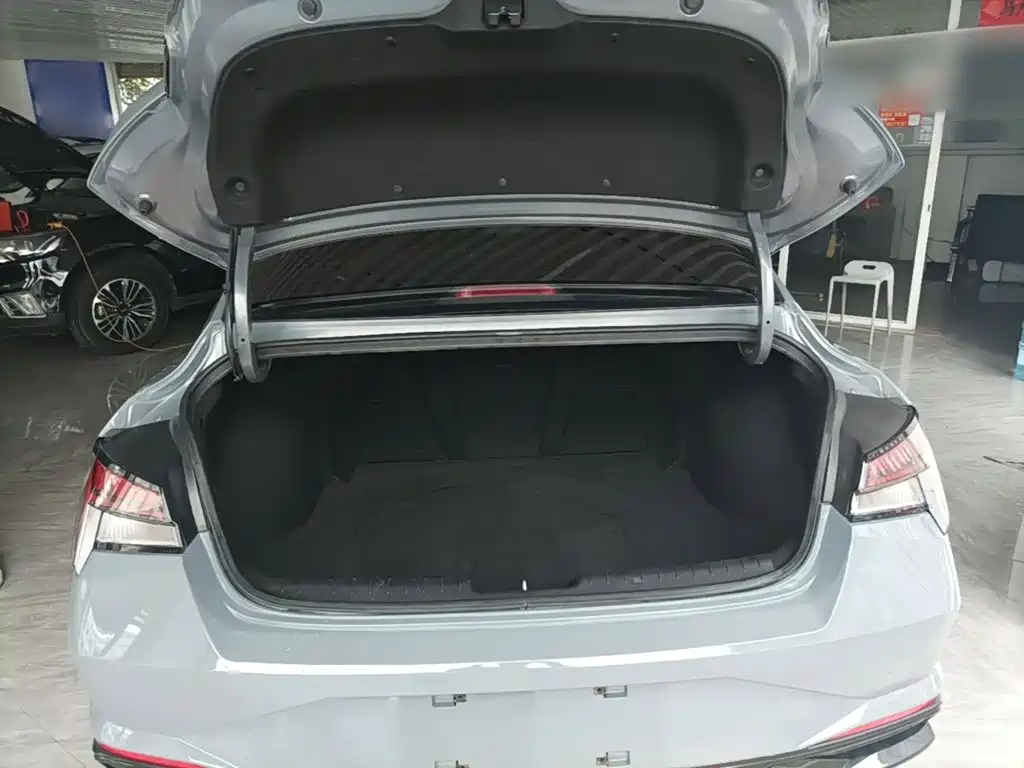 Hyundai Elantra 2020 — фото 19