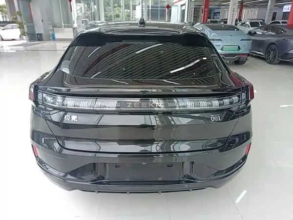 Zeekr 001 2023