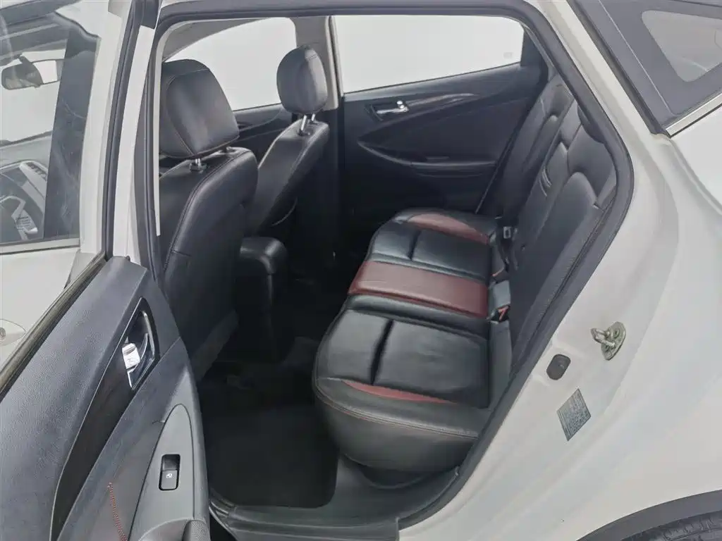 Changan Eado XT 2014 — фото 15