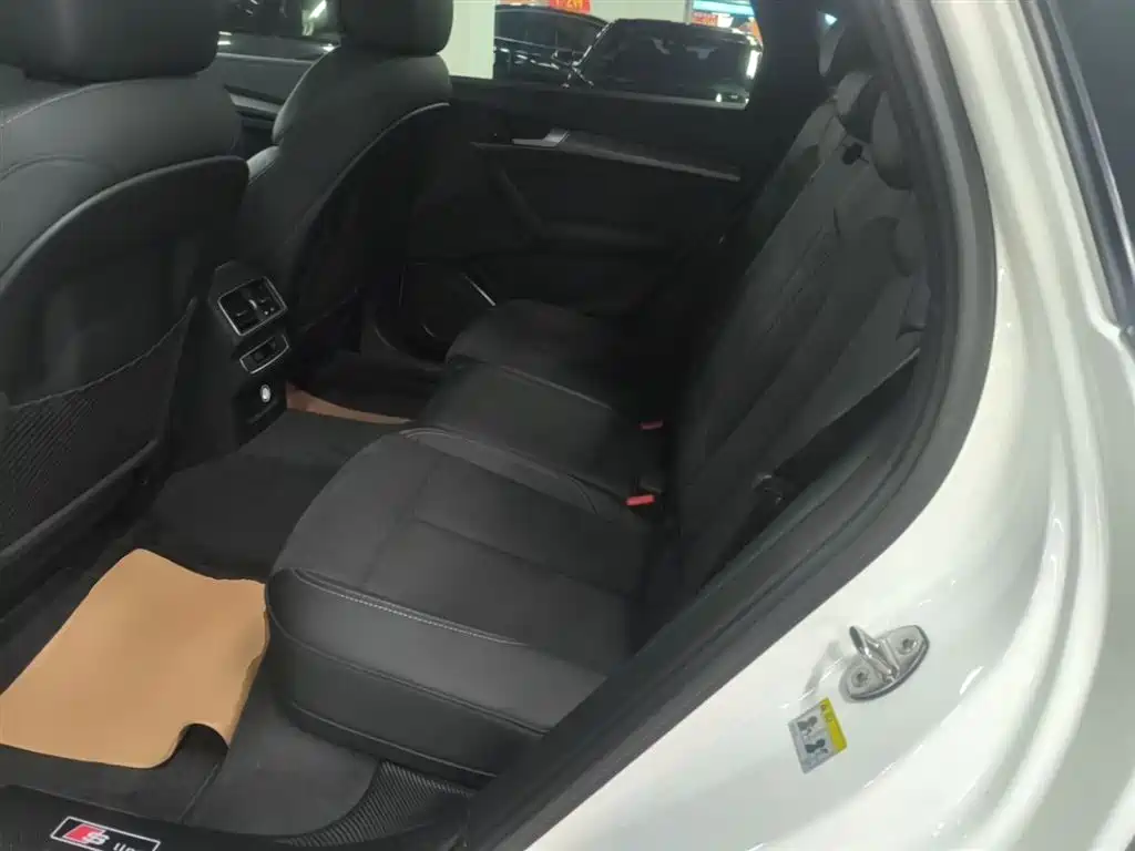Audi Q5L Sportback 2023 — фото 17