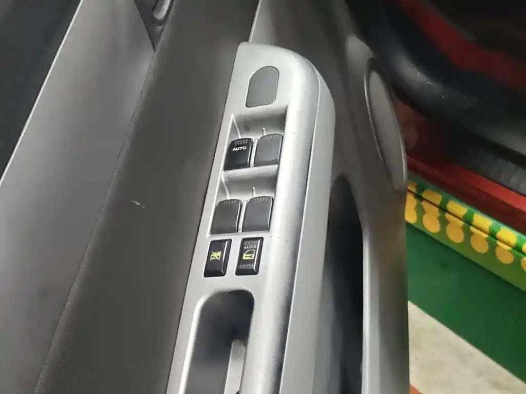 Suzuki Swift 2014 — фото 15