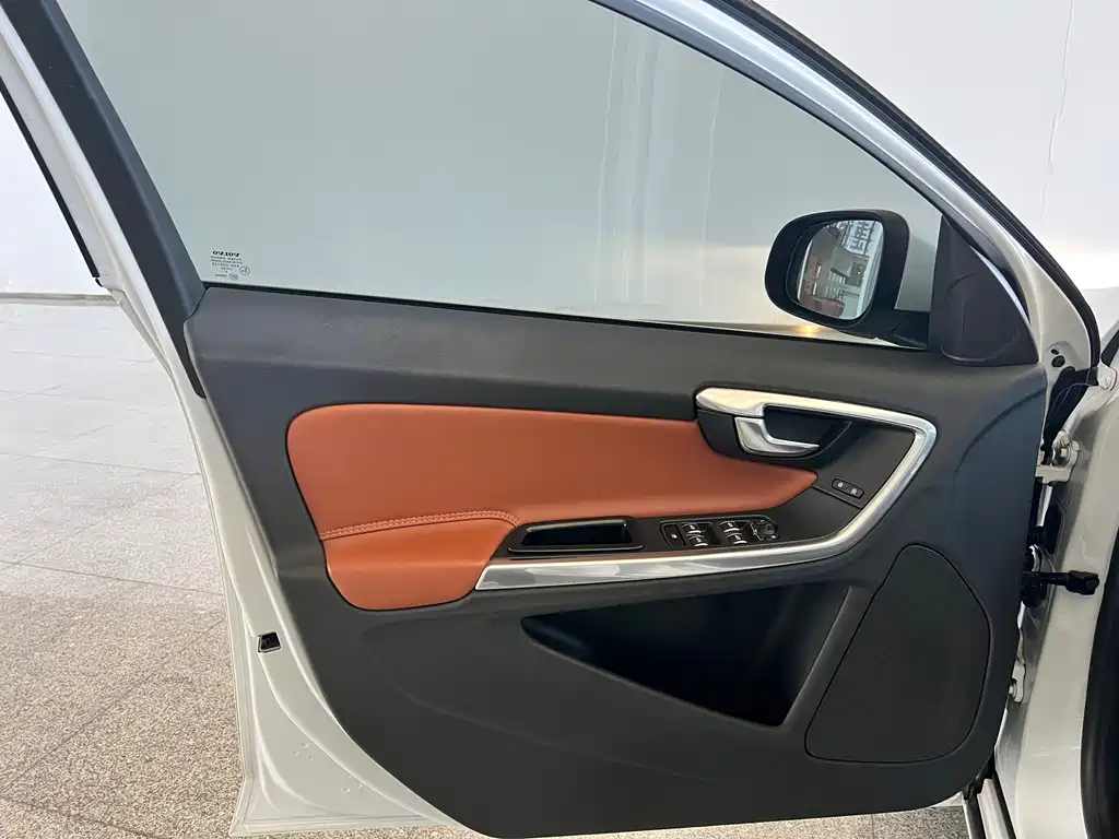 Volvo S60 2020 — фото 18