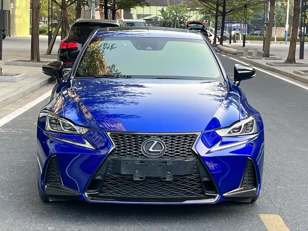 Lexus IS 2018 — фото 2