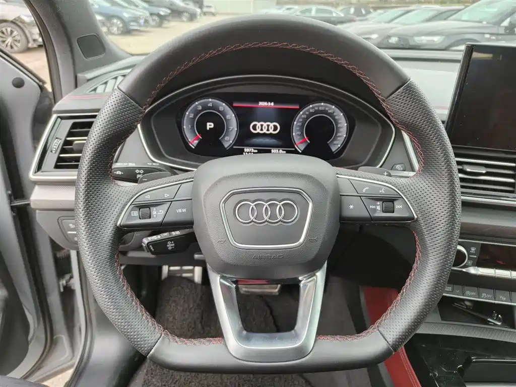 Audi Q5L 2025 — фото 10