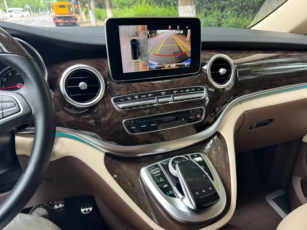 Mercedes-Benz V-Class 2019 — фото 11