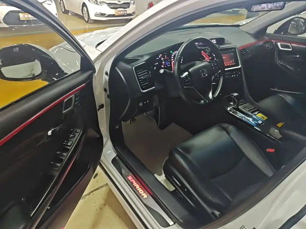 Honda Spirior 2017 — фото 16