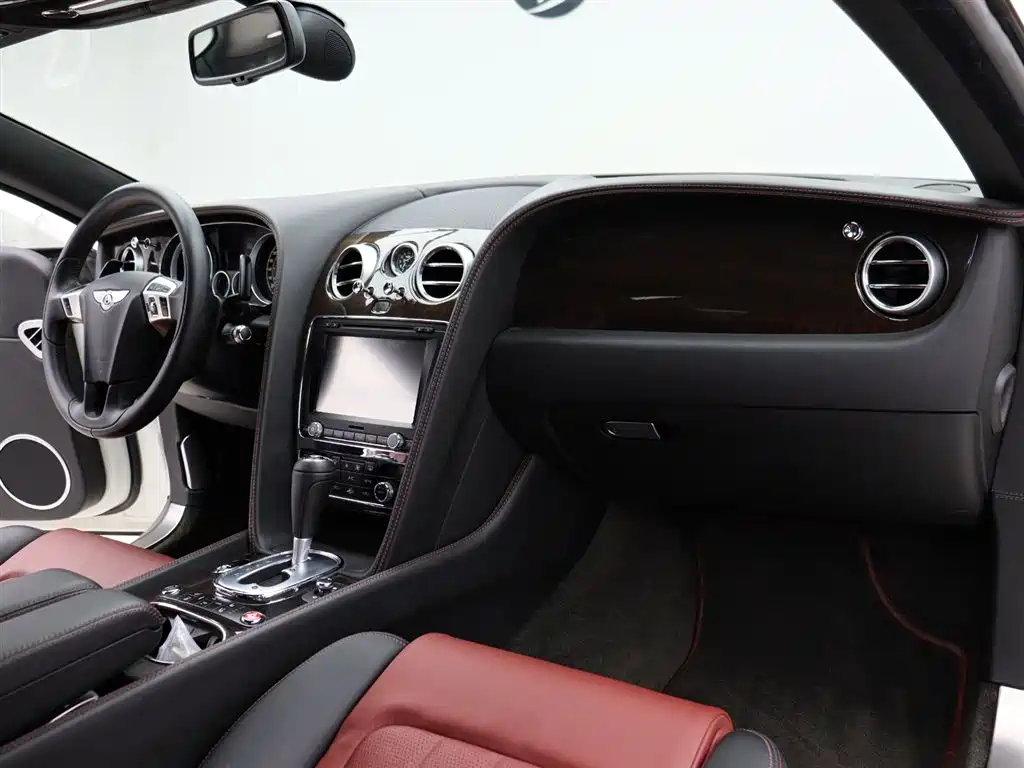 Bentley Continental 2016 — фото 22
