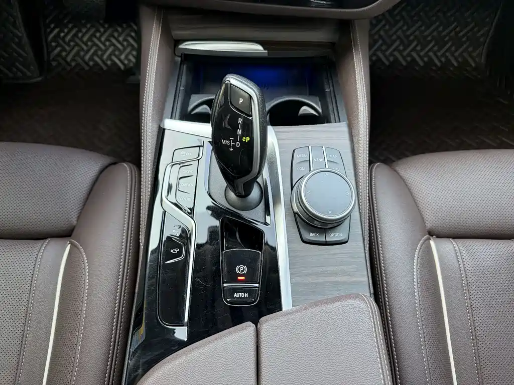 BMW 5 Series 2021 — фото 13