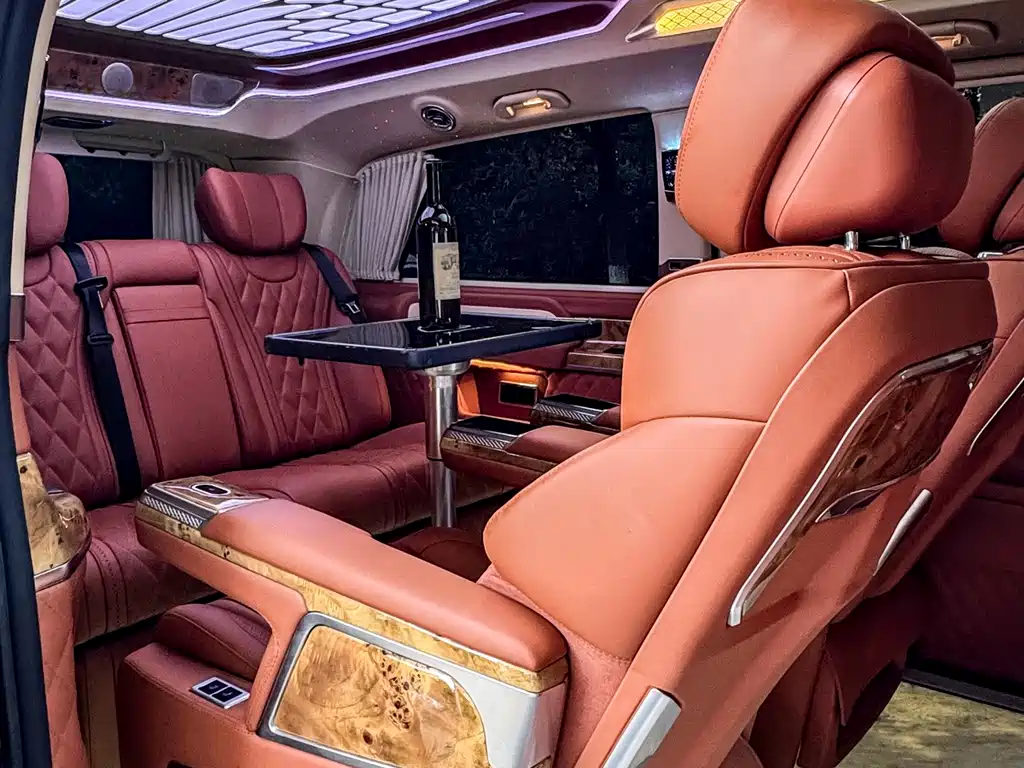 Mercedes-Benz V-Class 2023 — фото 24