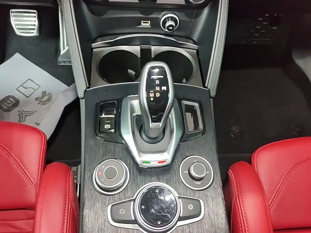 Alfa Romeo Stelvio 2025 — фото 14