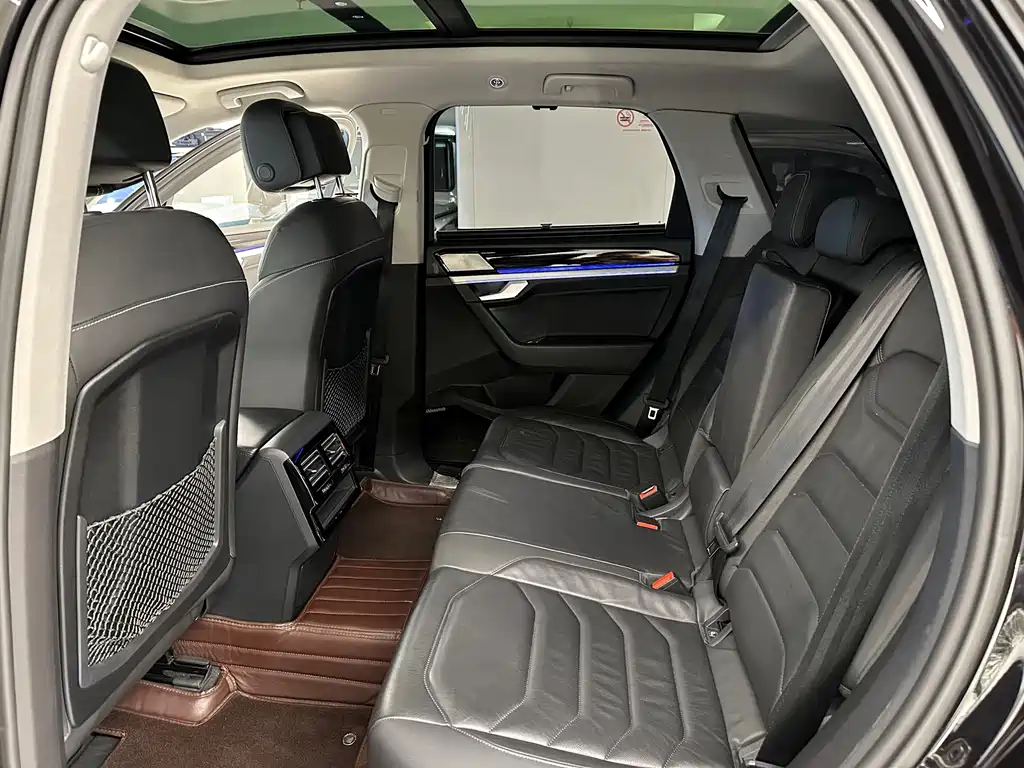 Volkswagen Touareg 2019 — фото 15