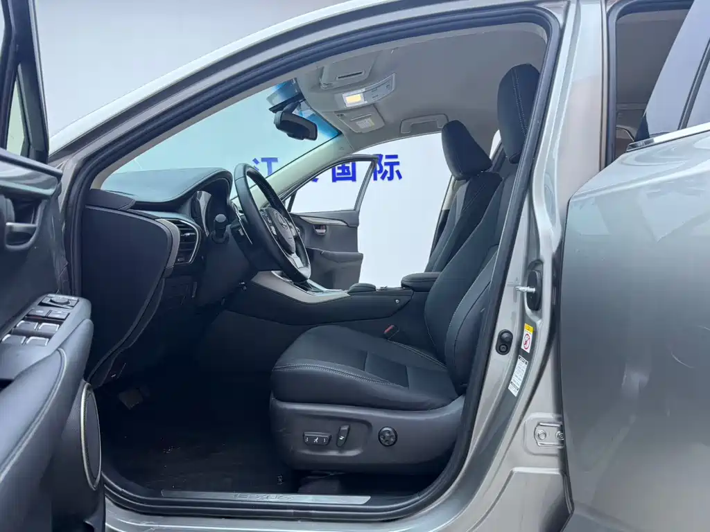 Lexus NX 2021