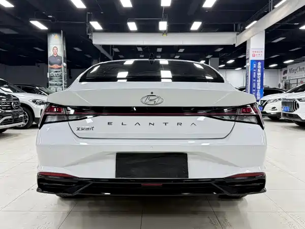 Hyundai Elantra 2022