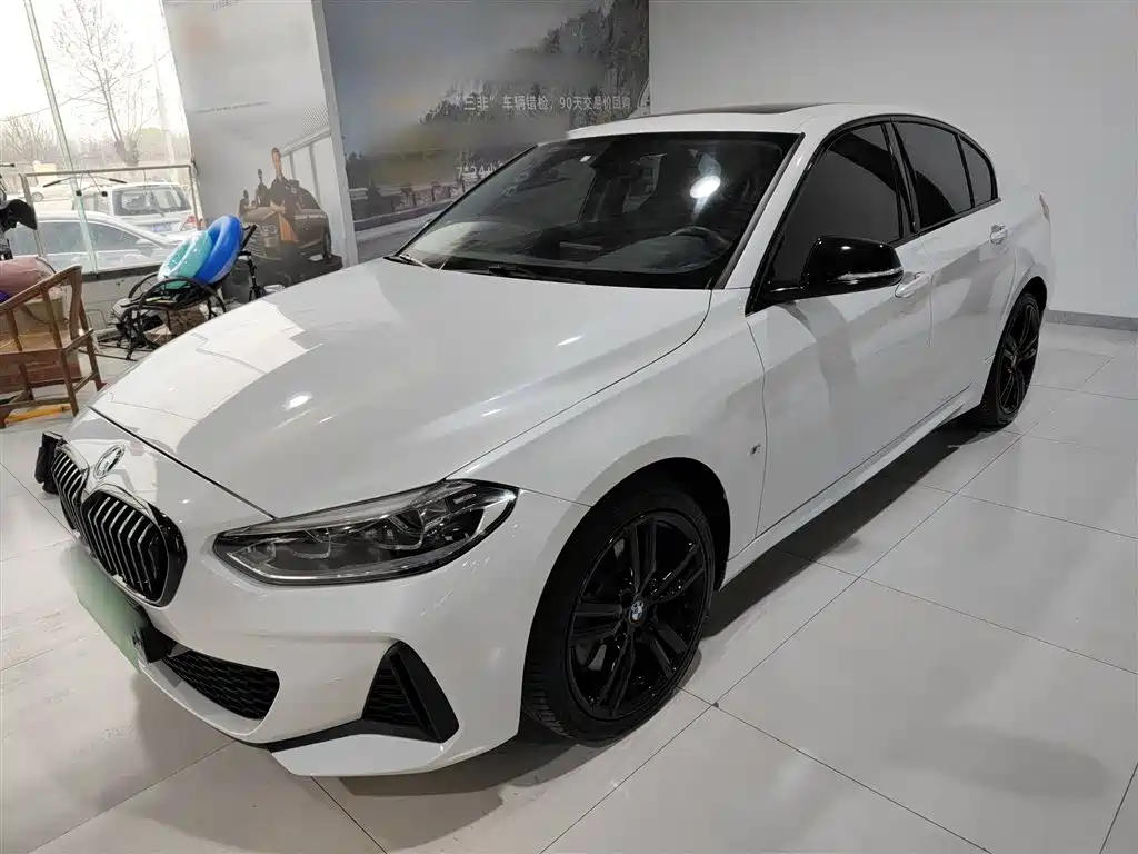 BMW 1 Series 2021 — фото 1