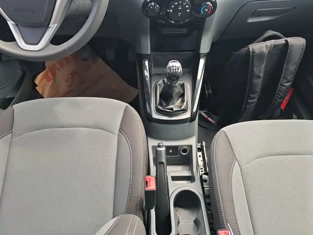 Ford EcoSport 2015 — фото 14