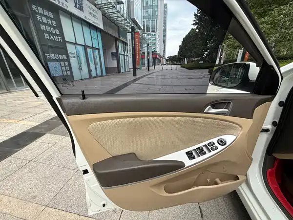 Hyundai Accent 2013