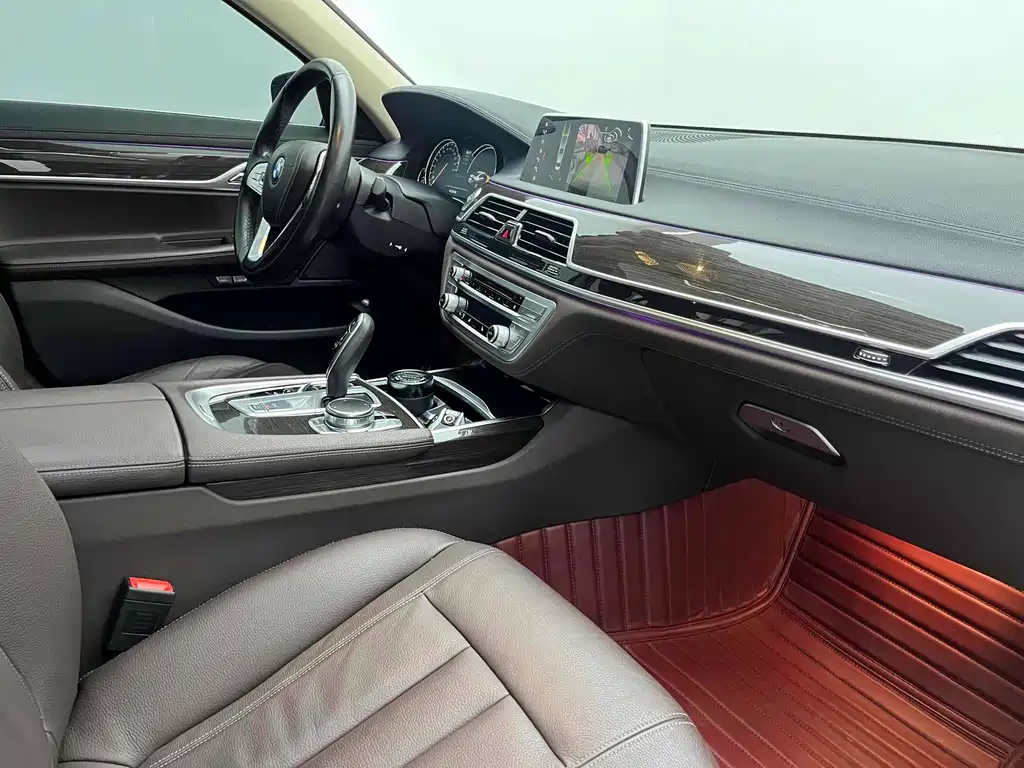 BMW 7 Series 2018 — фото 12