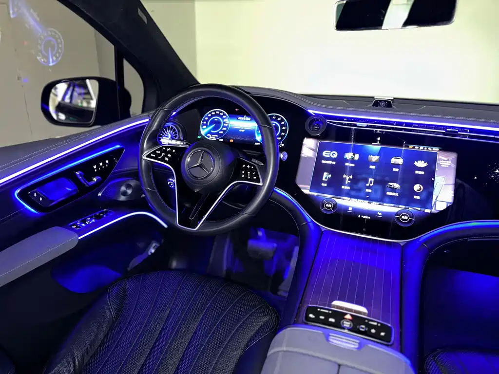 Mercedes-Benz EQS SUV 2023 — фото 32