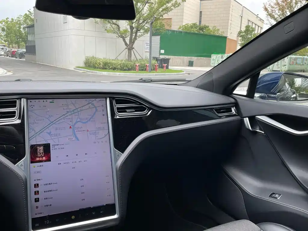 Tesla Model S 2017 — фото 15