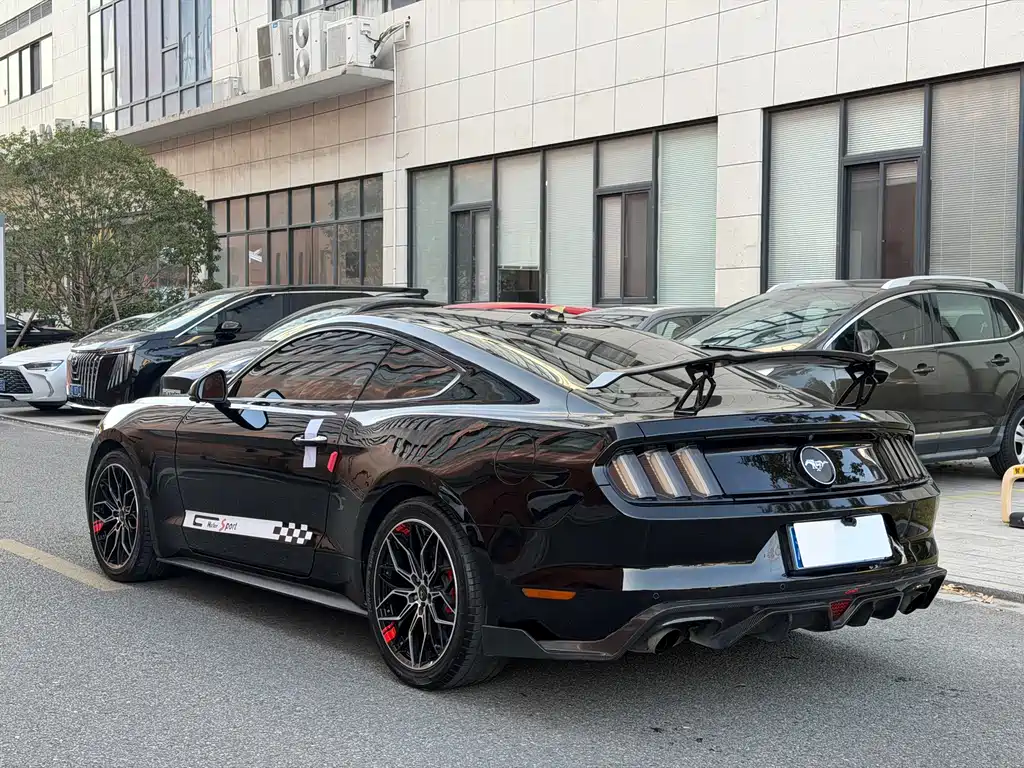 Ford Mustang 2017 — фото 15