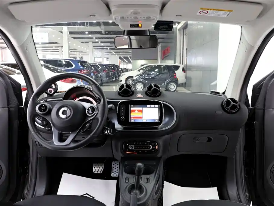 smart Fortwo 2018 — фото 9