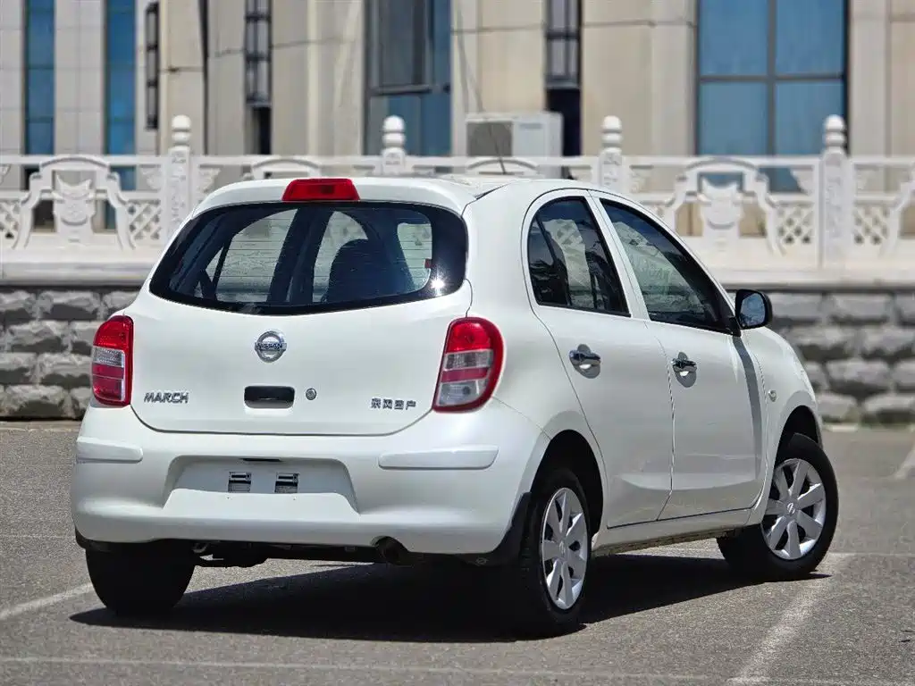 Nissan March 2013