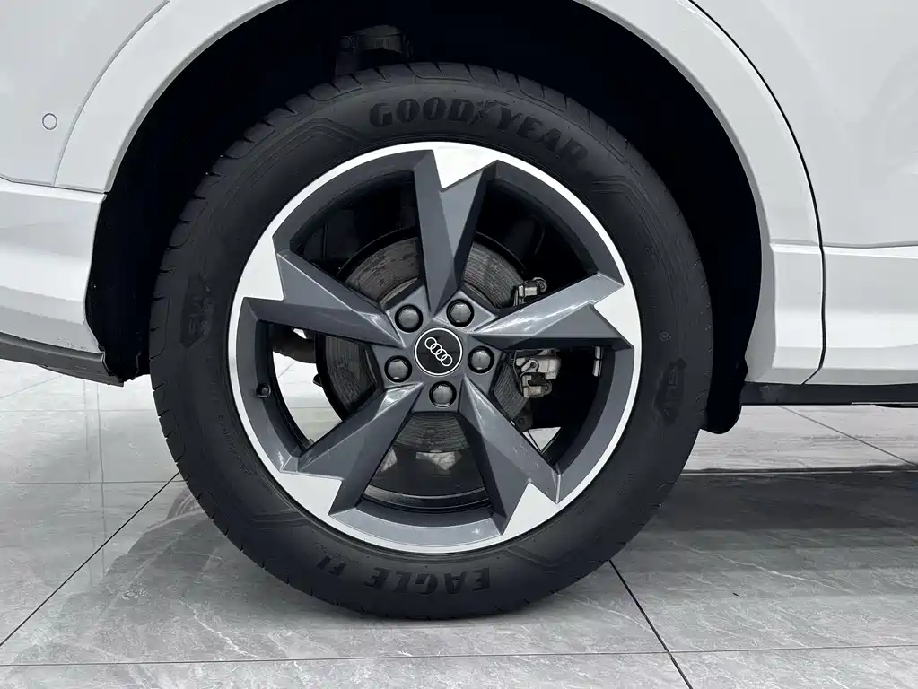 Audi Q3 2023 — фото 23