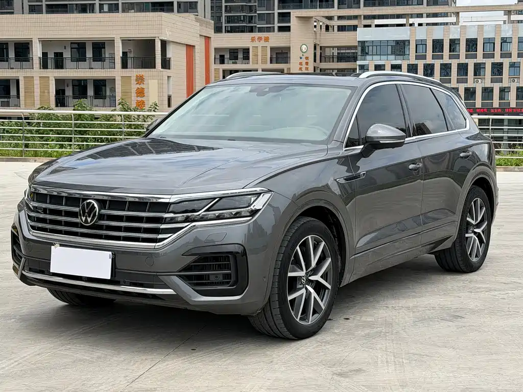 Volkswagen Touareg 2023 — фото 1
