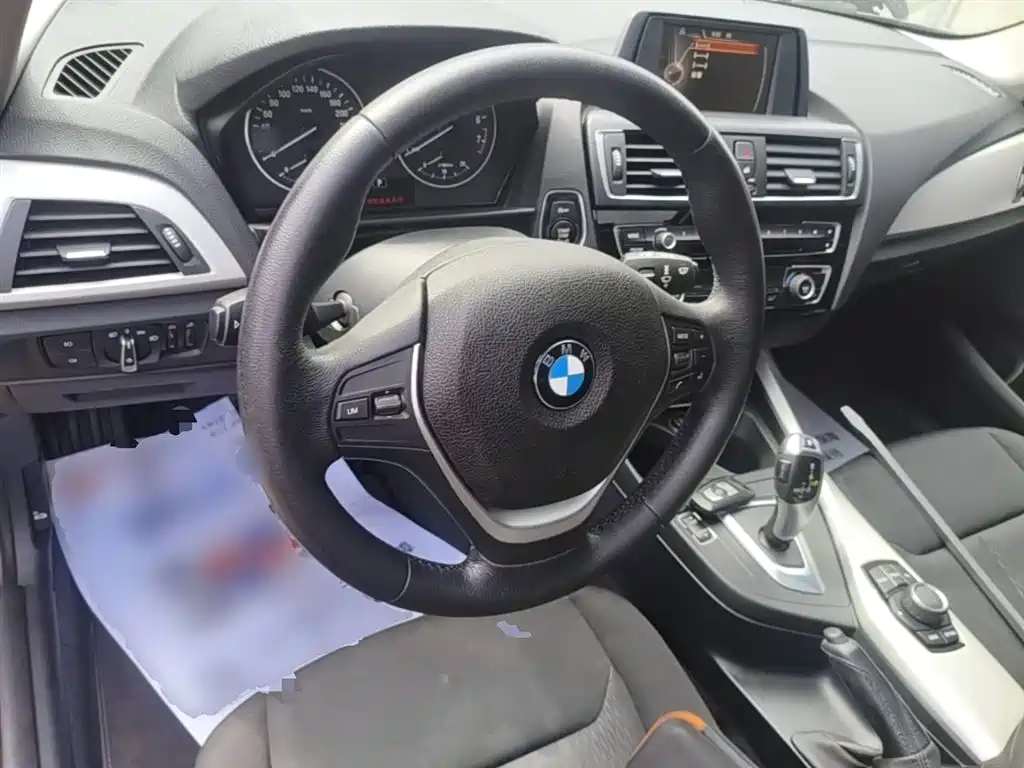 BMW 1 Series 2017 — фото 11