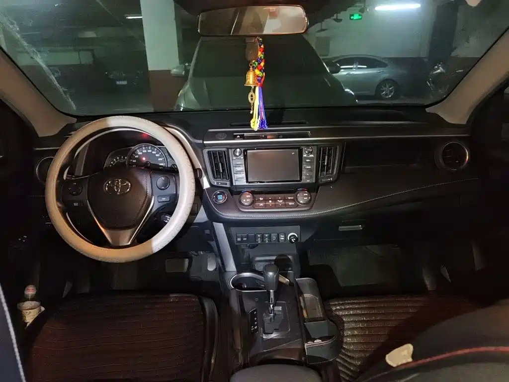 Toyota RAV4 2017 — фото 13
