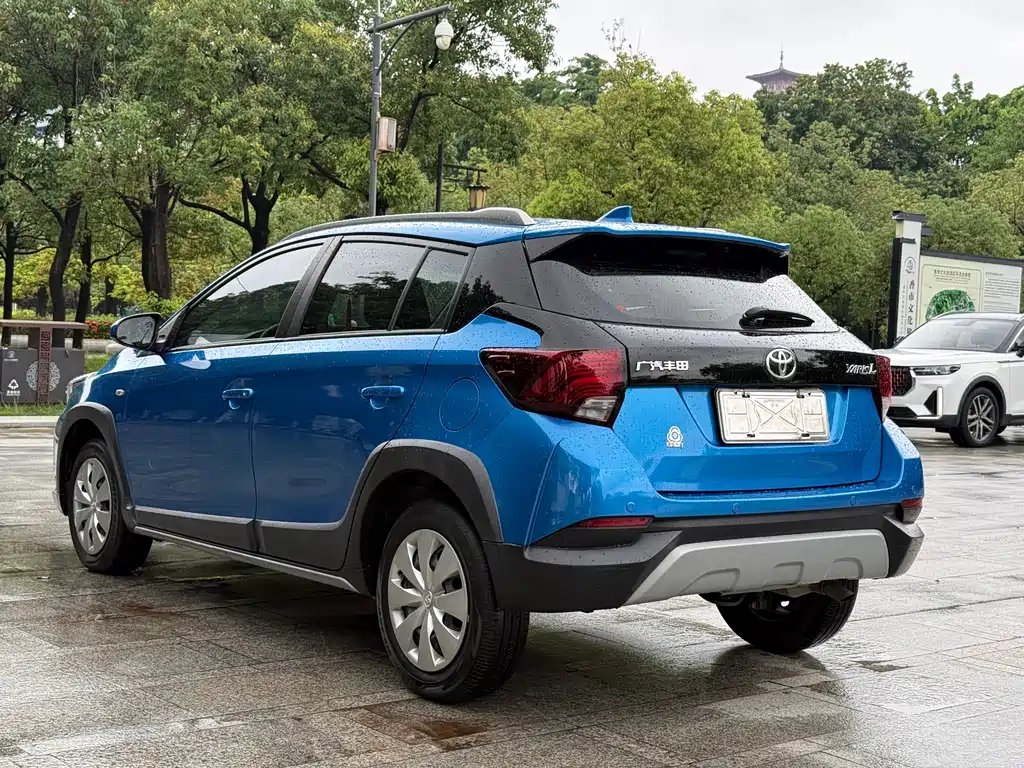 Toyota Yaris L 2020 — фото 11