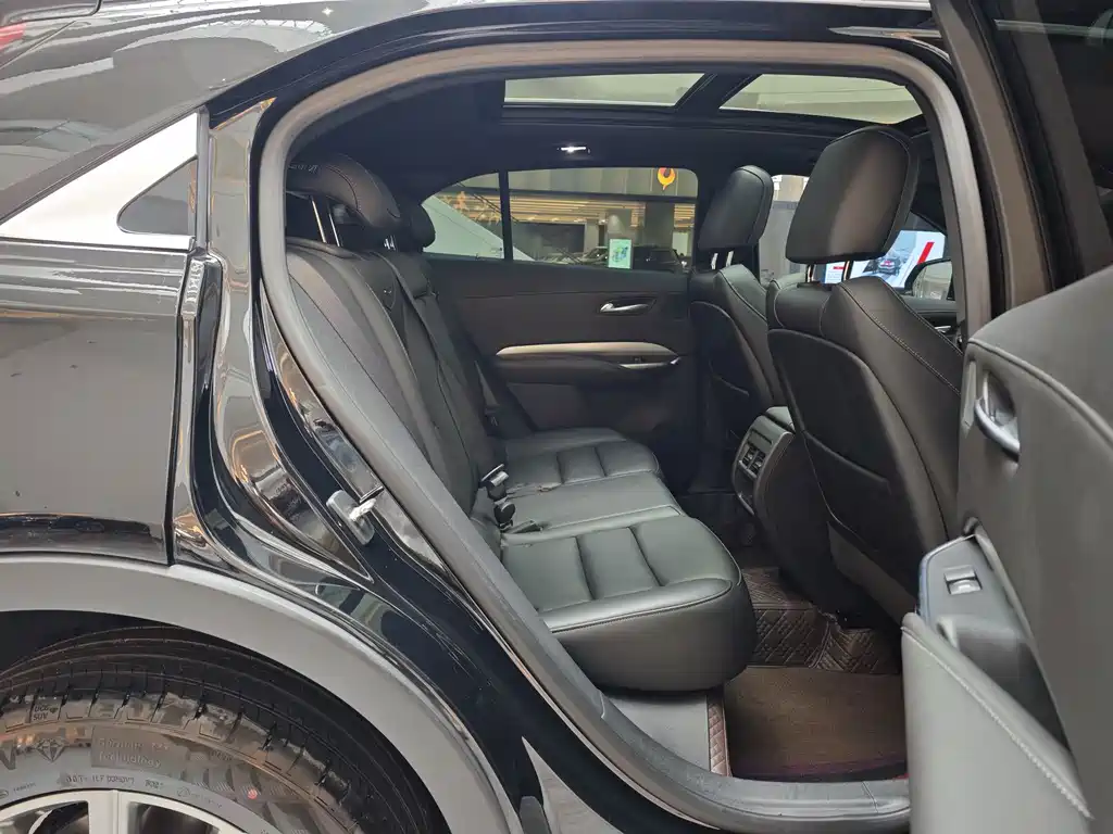 Cadillac XT4 2022 — фото 10