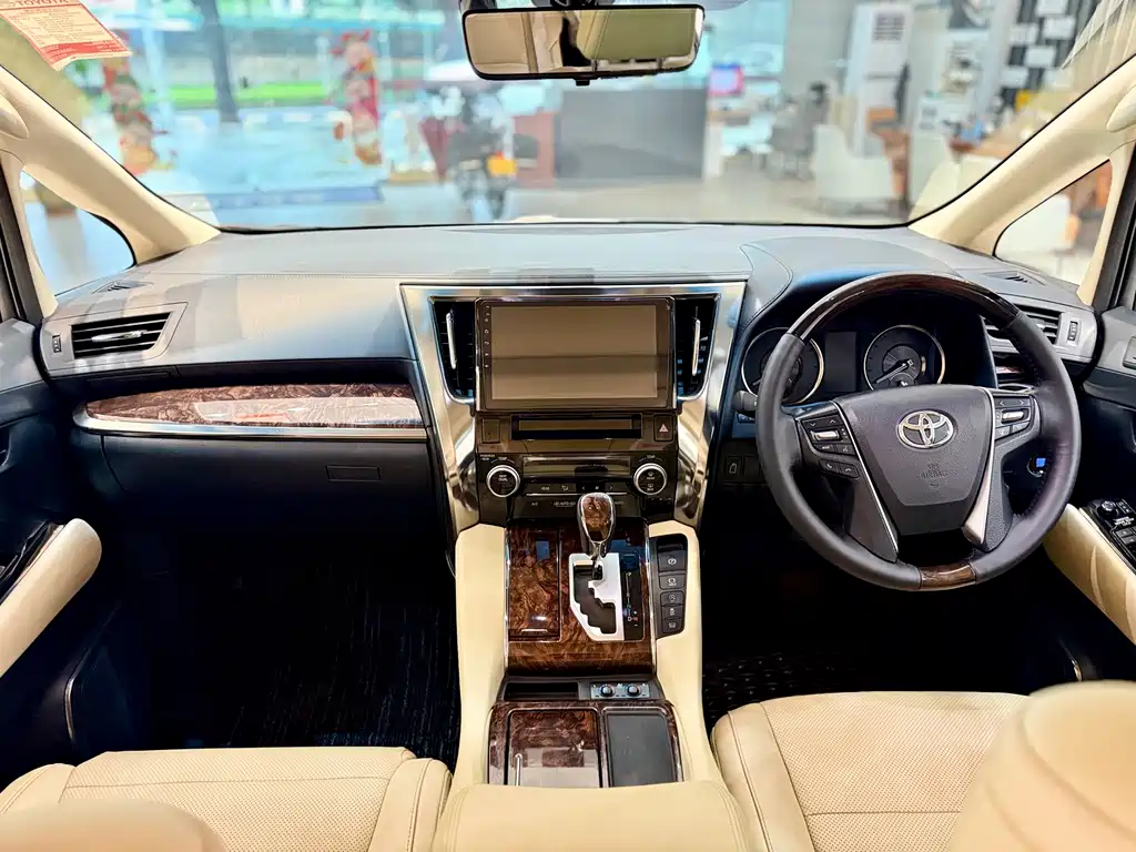 Toyota Alphard 2018 — фото 16