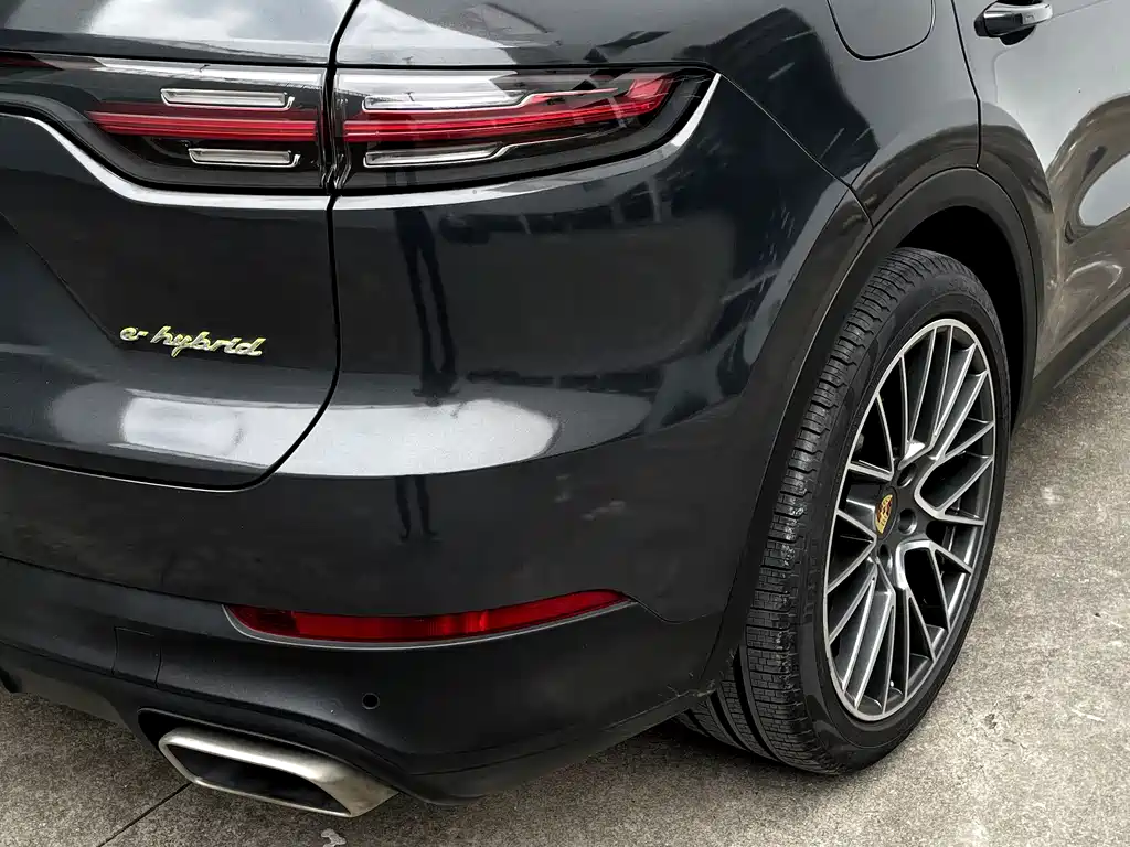 Porsche Cayenne Hybrid 2019 — фото 7