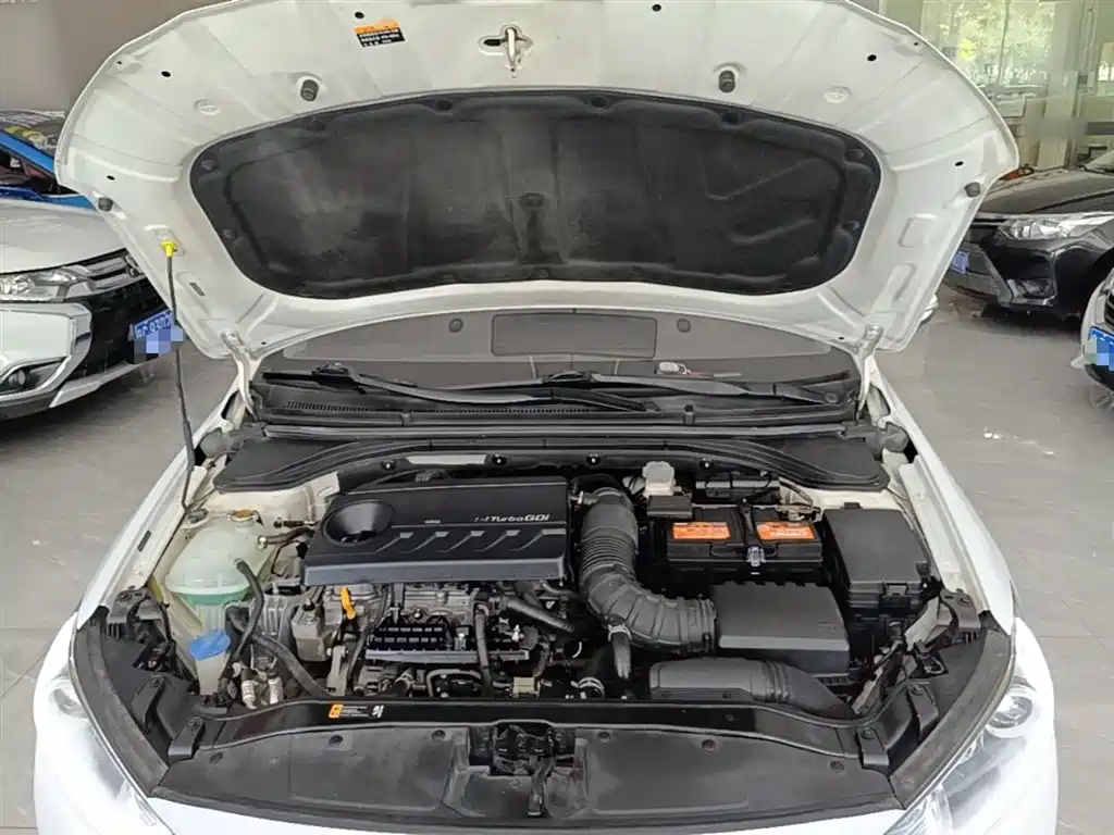Hyundai Elantra 2018 — фото 20