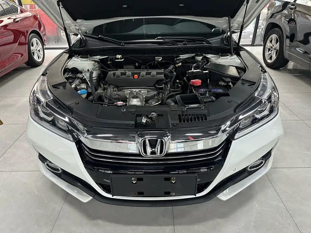 Honda Accord 2018 — фото 15