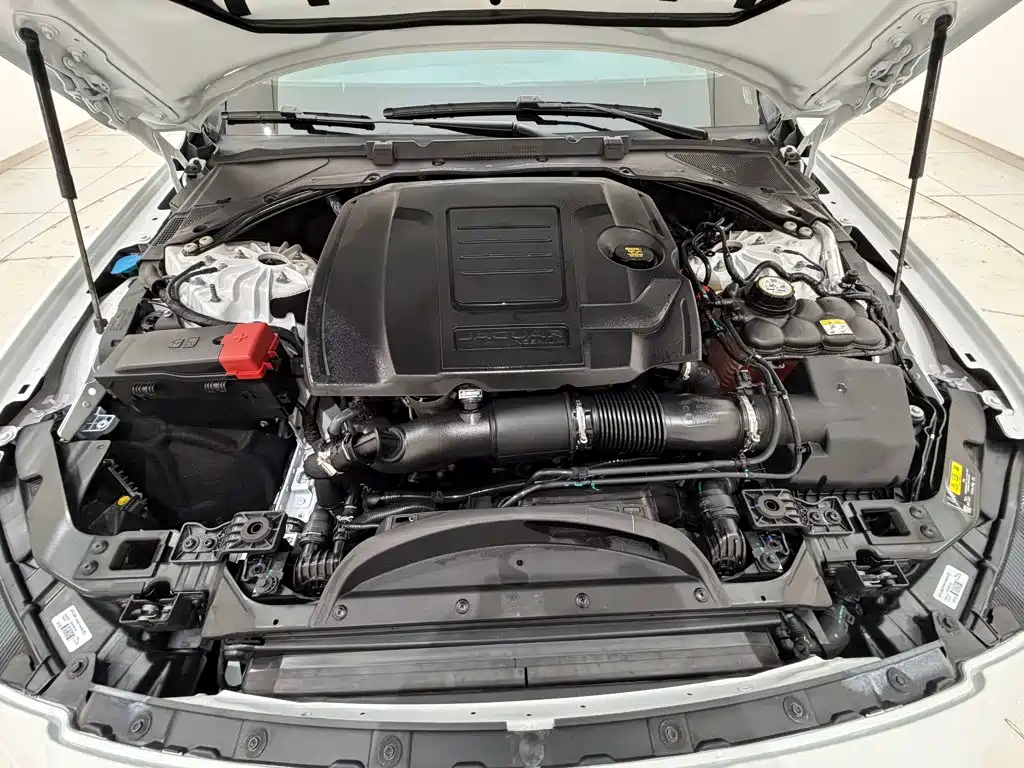 Jaguar XFL 2023 — фото 12