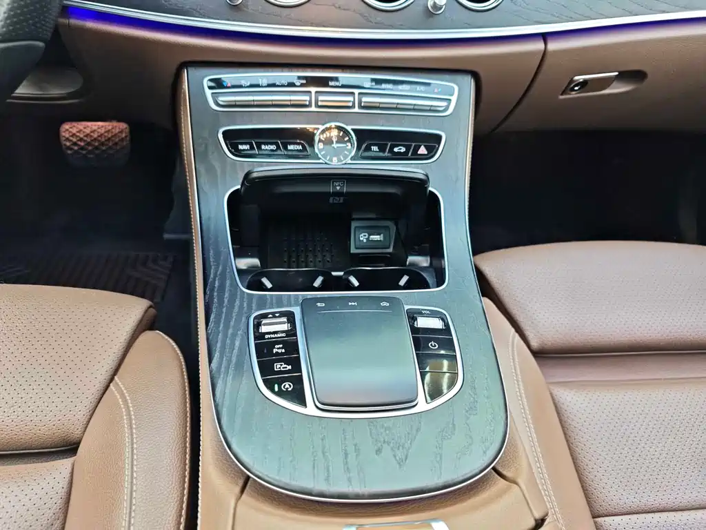 Mercedes-Benz E-Class 2019 — фото 13