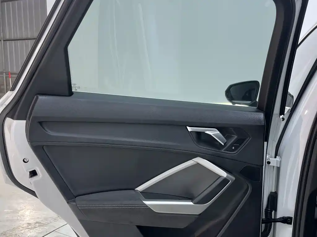 Audi Q3 2023 — фото 12