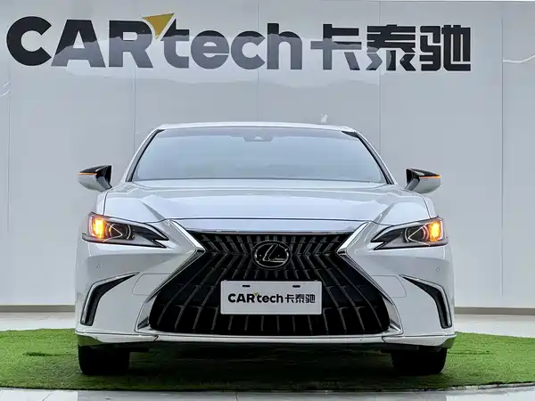 Lexus ES 2023