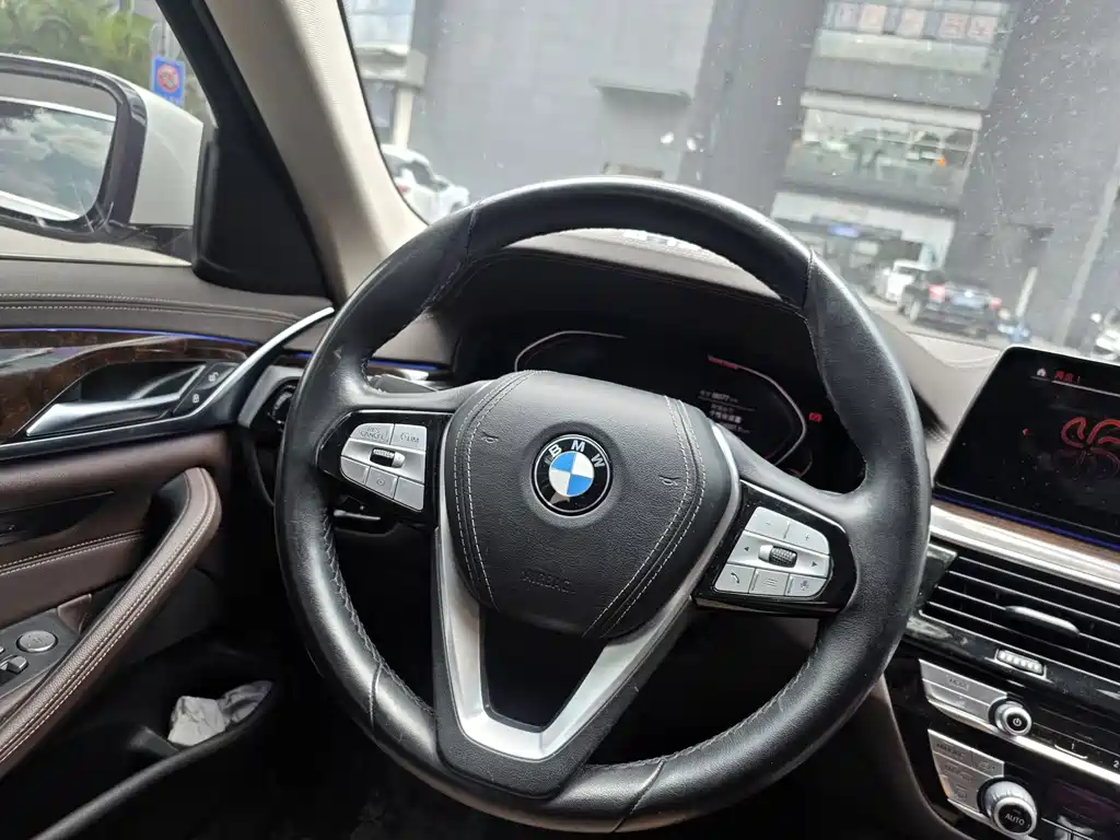 BMW 5 Series 2020 — фото 10