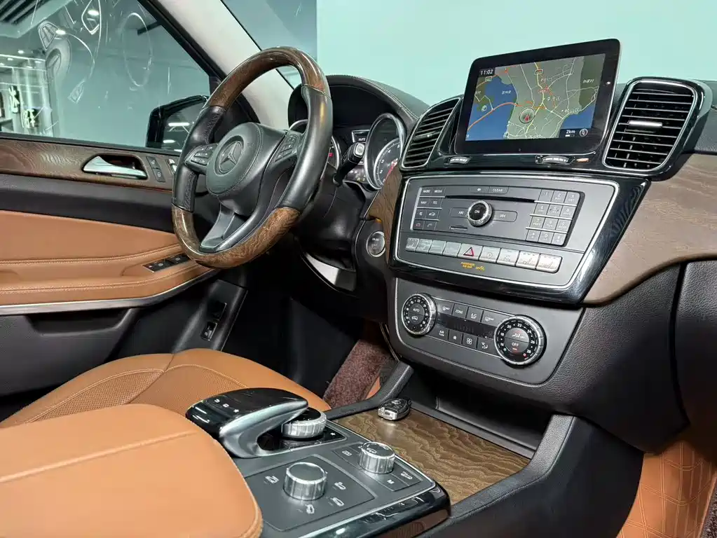 Mercedes-Benz GLS 2016 — фото 12