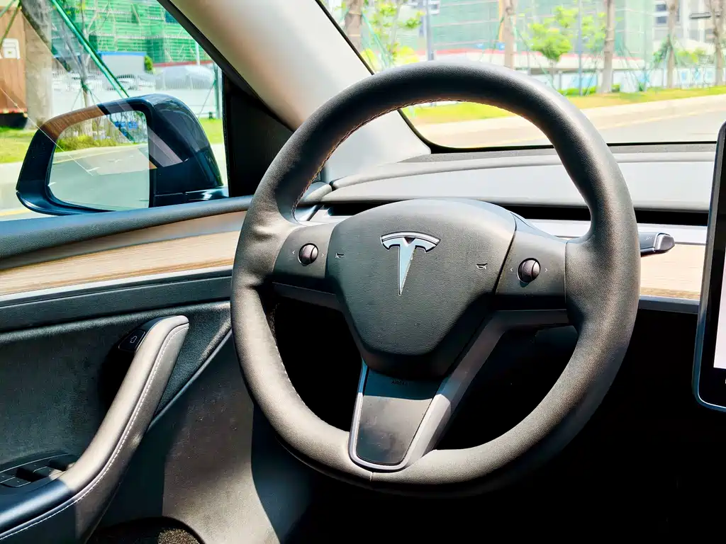 Tesla Model Y 2023 — фото 21