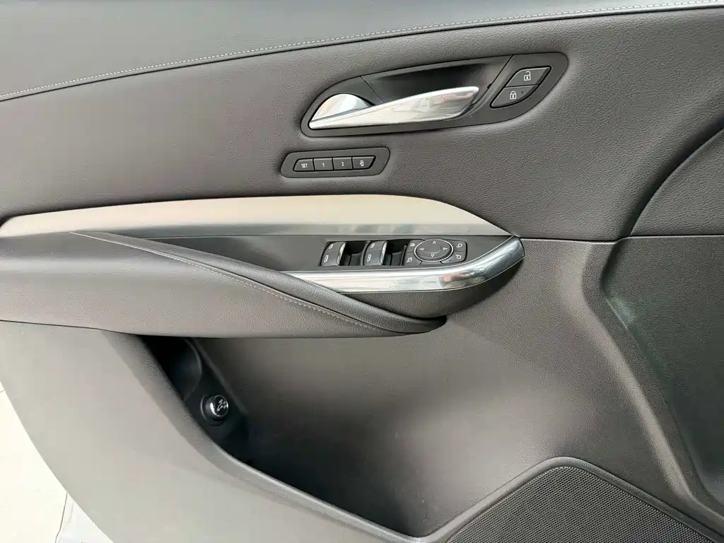 Cadillac XT4 2023 — фото 14