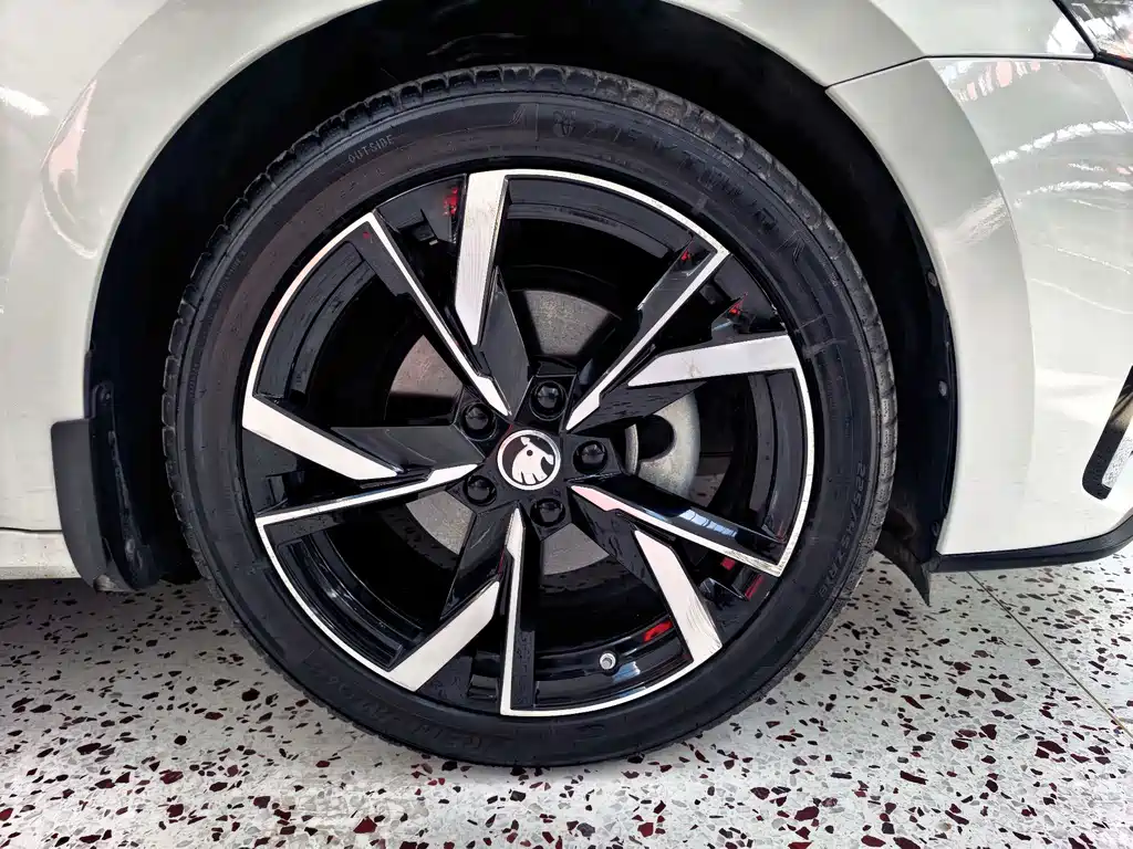 Skoda Octavia 2022 — фото 22