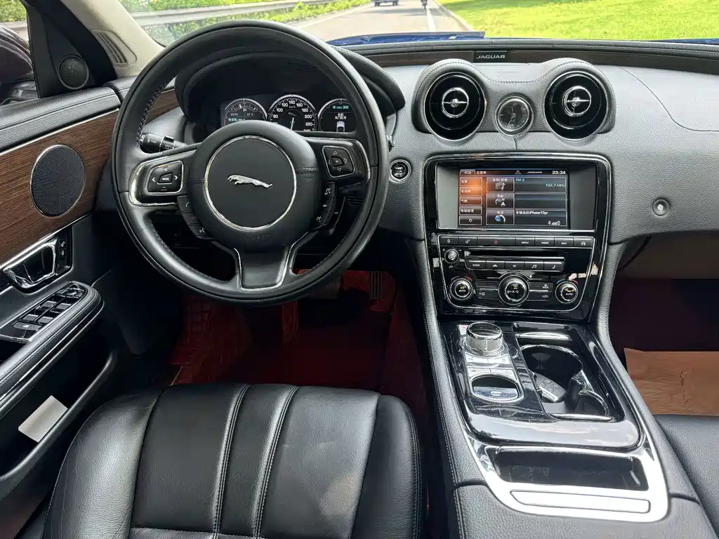Jaguar XJ 2014 — фото 14
