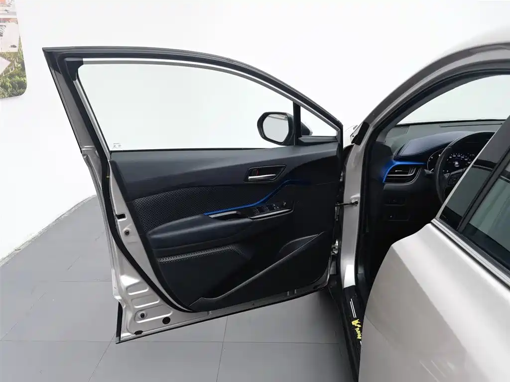 Toyota C-HR 2022 — фото 8