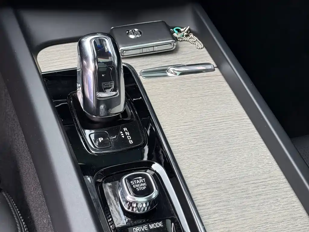 Volvo XC60 PHEV 2020 — фото 10